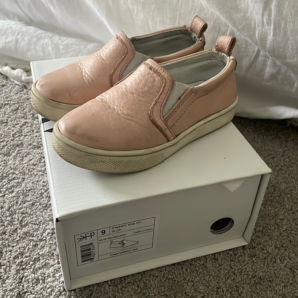 Freshly picked sneakers size 9